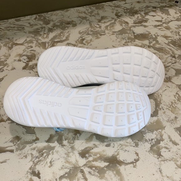 New adidas cloudfoam shoe - Picture 5 of 6